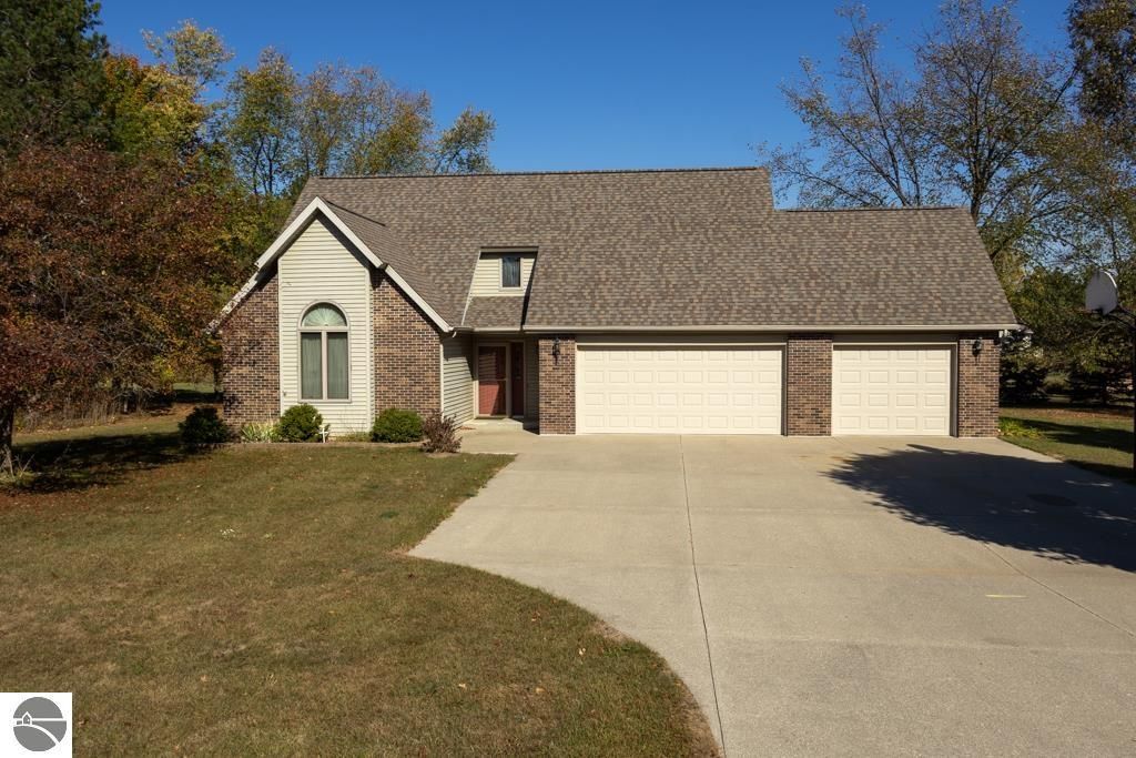 296 Coachman Drive, Mt Pleasant, MI 48858