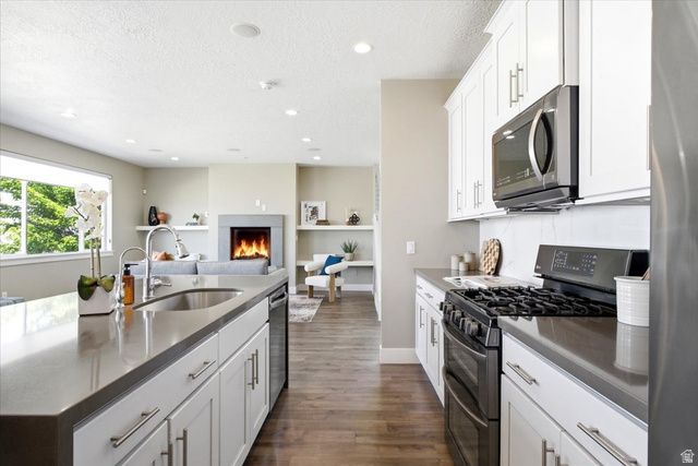 822 W STAR SPANGLED DR, Bluffdale, UT 84065