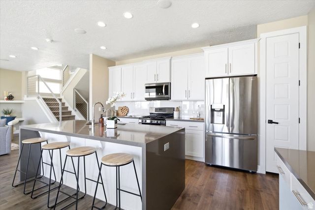 822 W STAR SPANGLED DR, Bluffdale, UT 84065