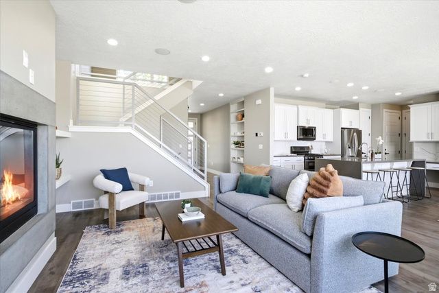 822 W STAR SPANGLED DR, Bluffdale, UT 84065