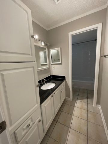 6601 Sands Point Drive 63, Houston, TX 77074