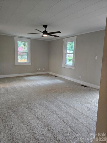 1729 Lakeview Drive, Statesville, NC 28677