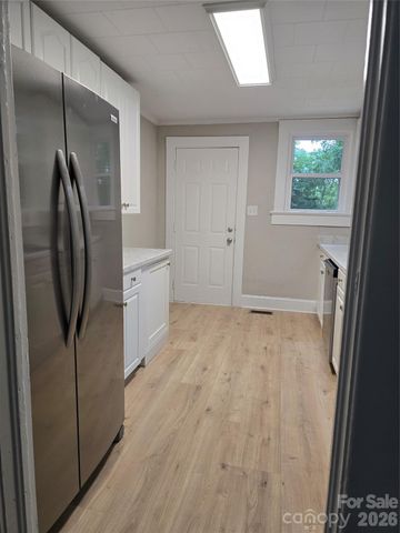 1729 Lakeview Drive, Statesville, NC 28677