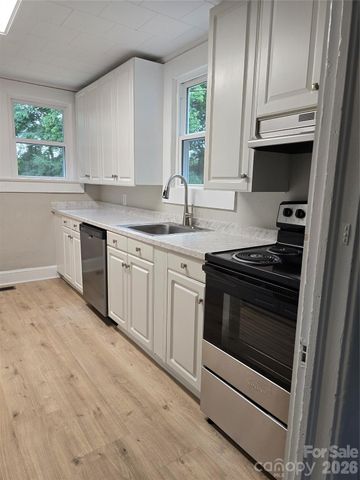 1729 Lakeview Drive, Statesville, NC 28677