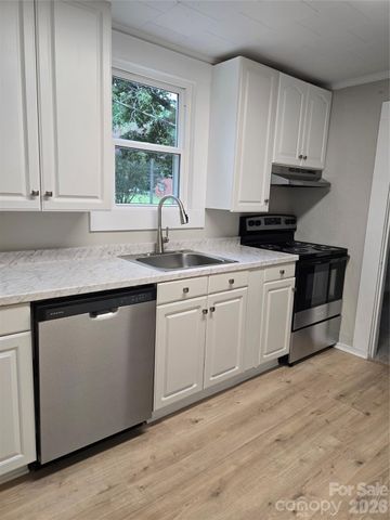 1729 Lakeview Drive, Statesville, NC 28677