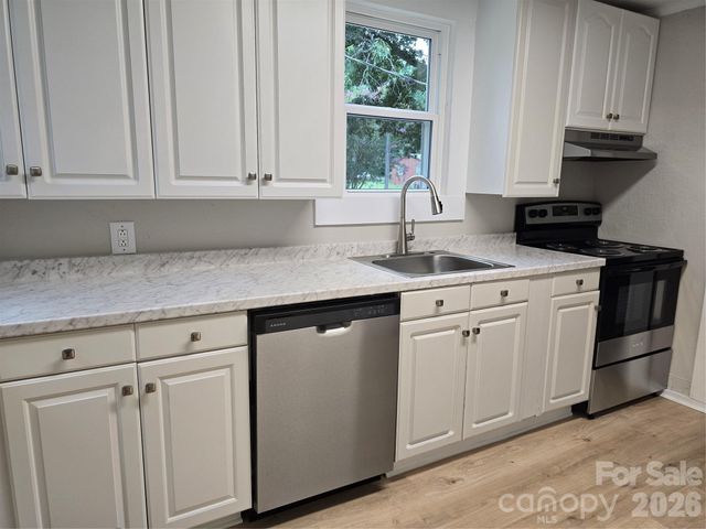 1729 Lakeview Drive, Statesville, NC 28677