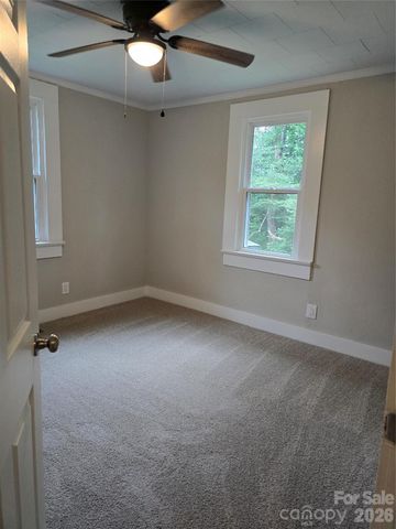 1729 Lakeview Drive, Statesville, NC 28677