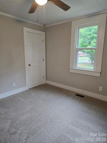 1729 Lakeview Drive, Statesville, NC 28677