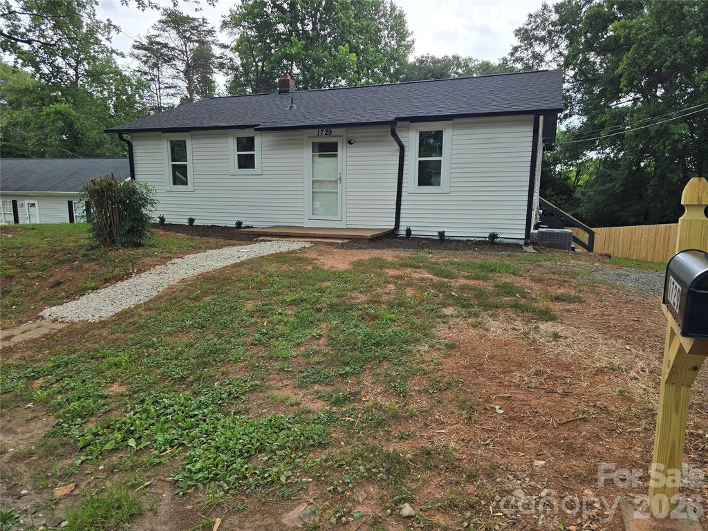 1729 Lakeview Drive, Statesville, NC 28677