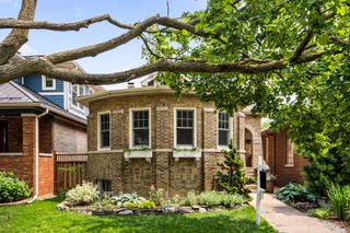 7439 N MAPLEWOOD Avenue, Chicago, IL 60645
