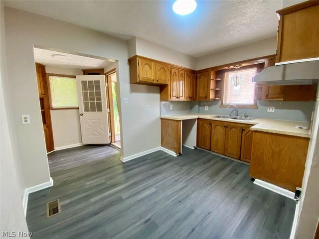 93 Jewett Street, Akron, OH 44305