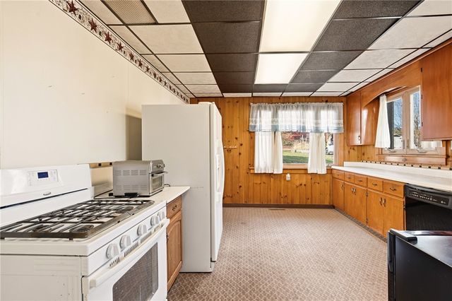 372 Lincoln St, Somerset Boro, PA 15501