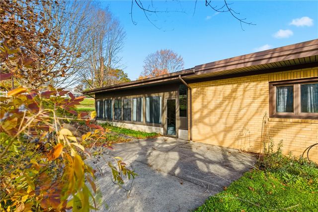 372 Lincoln St, Somerset Boro, PA 15501