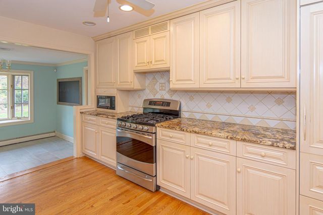 21 WOODS END DR, Doylestown, PA 18902