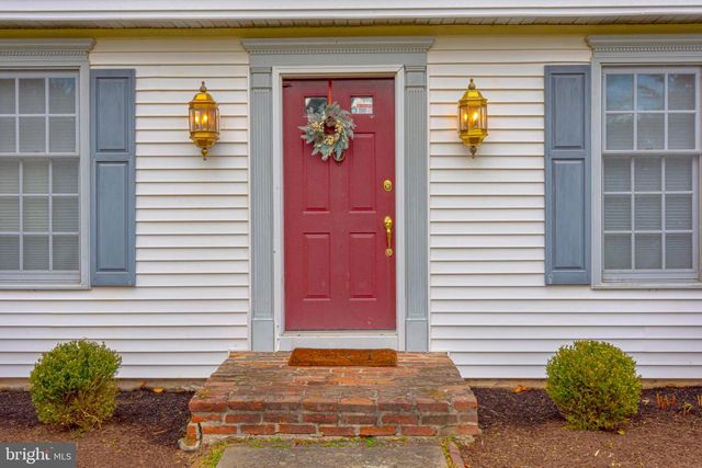 21 WOODS END DR, Doylestown, PA 18902