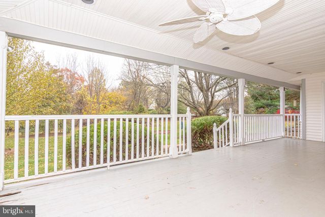 21 WOODS END DR, Doylestown, PA 18902