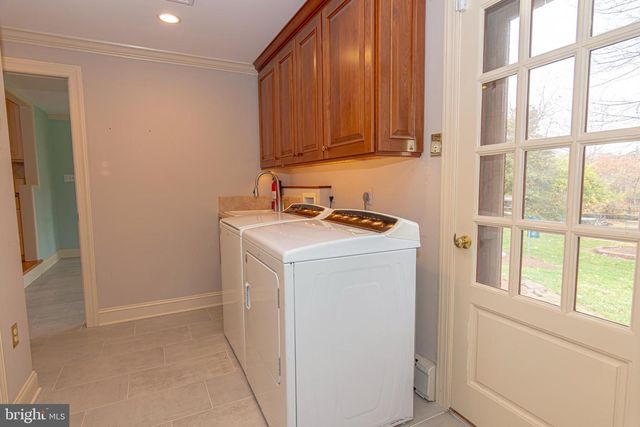 21 WOODS END DR, Doylestown, PA 18902