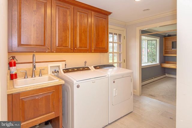 21 WOODS END DR, Doylestown, PA 18902