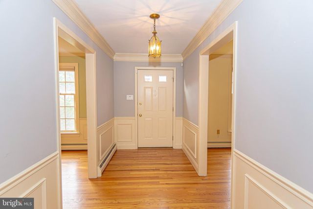 21 WOODS END DR, Doylestown, PA 18902