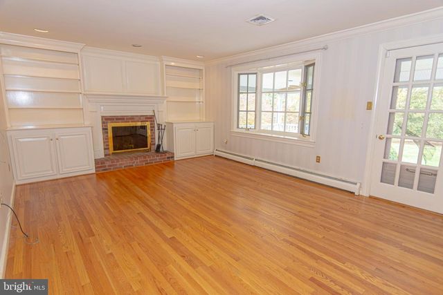 21 WOODS END DR, Doylestown, PA 18902