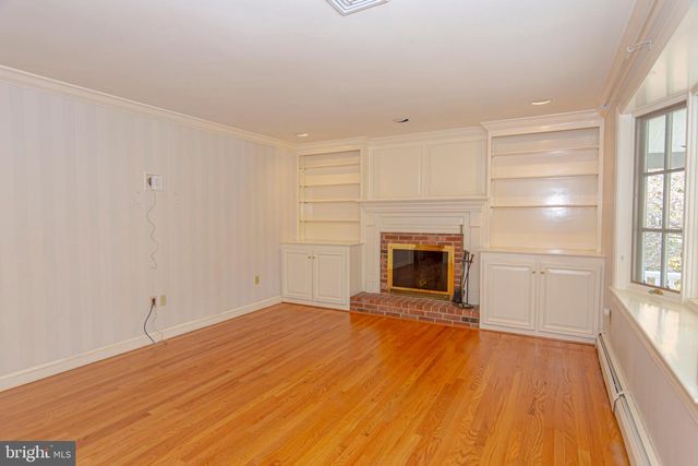 21 WOODS END DR, Doylestown, PA 18902