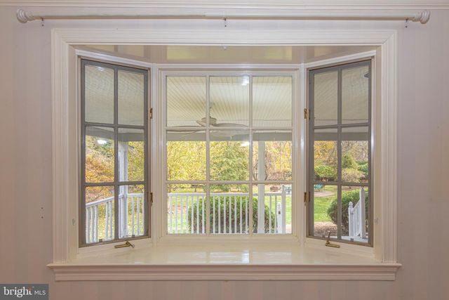 21 WOODS END DR, Doylestown, PA 18902