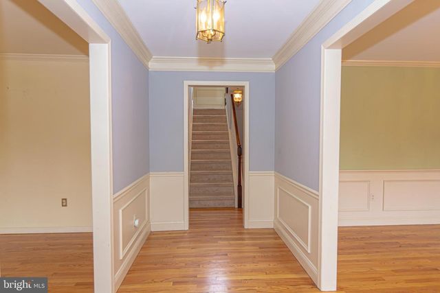 21 WOODS END DR, Doylestown, PA 18902