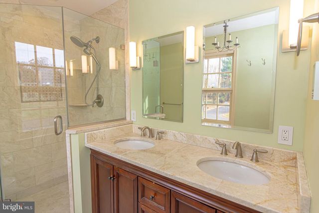 21 WOODS END DR, Doylestown, PA 18902