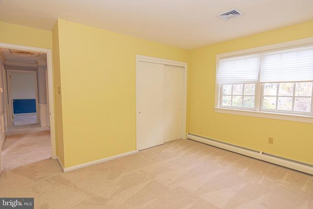 21 WOODS END DR, Doylestown, PA 18902