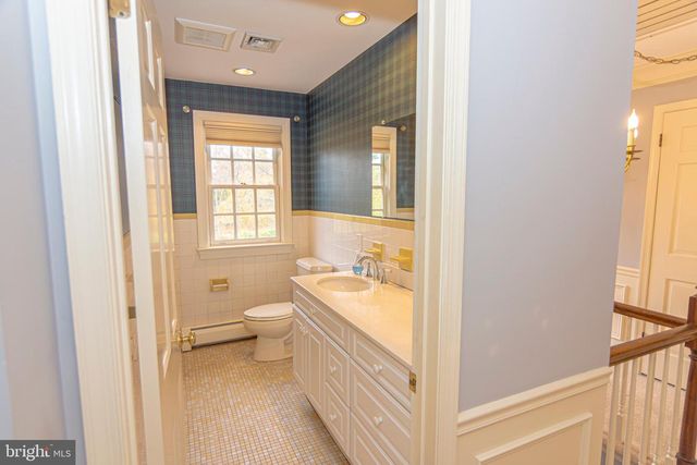 21 WOODS END DR, Doylestown, PA 18902