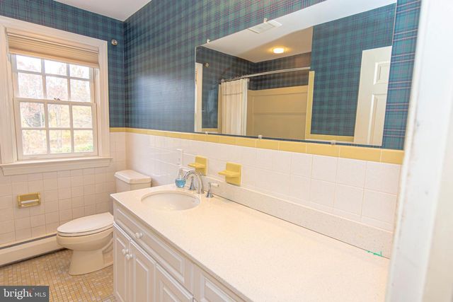 21 WOODS END DR, Doylestown, PA 18902