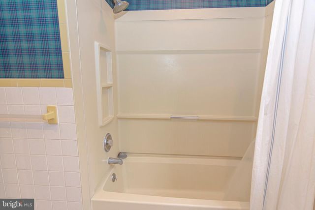 21 WOODS END DR, Doylestown, PA 18902