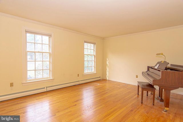 21 WOODS END DR, Doylestown, PA 18902