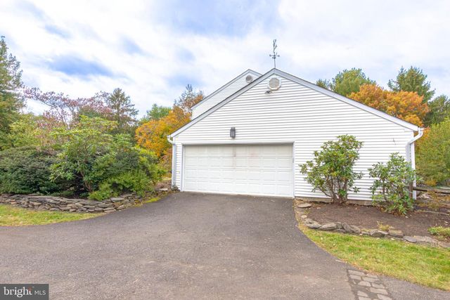 21 WOODS END DR, Doylestown, PA 18902