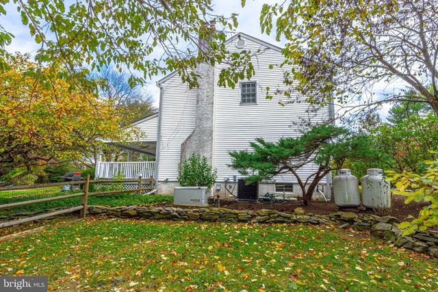 21 WOODS END DR, Doylestown, PA 18902