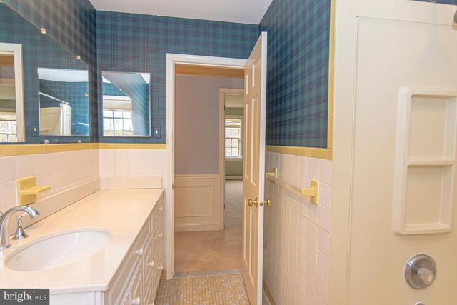 21 WOODS END DR, Doylestown, PA 18902