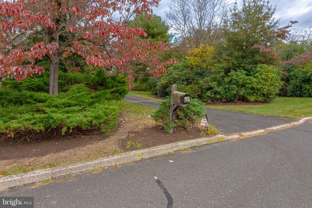 21 WOODS END DR, Doylestown, PA 18902