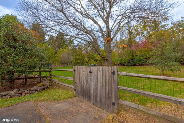 21 WOODS END DR, Doylestown, PA 18902