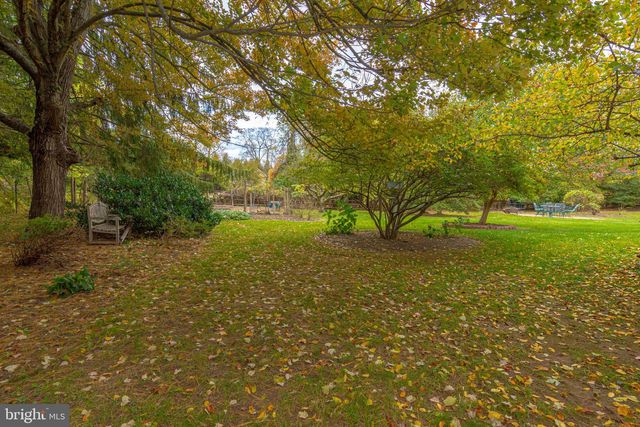 21 WOODS END DR, Doylestown, PA 18902