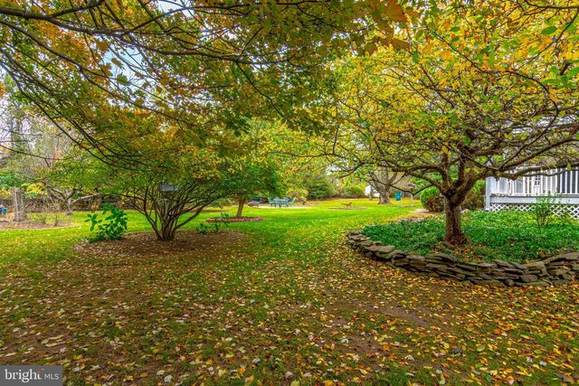 21 WOODS END DR, Doylestown, PA 18902