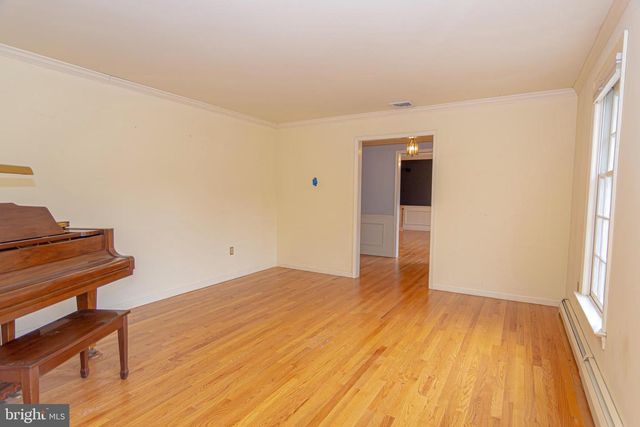 21 WOODS END DR, Doylestown, PA 18902