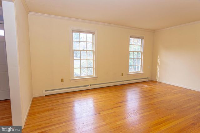 21 WOODS END DR, Doylestown, PA 18902