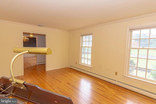 21 WOODS END DR, Doylestown, PA 18902