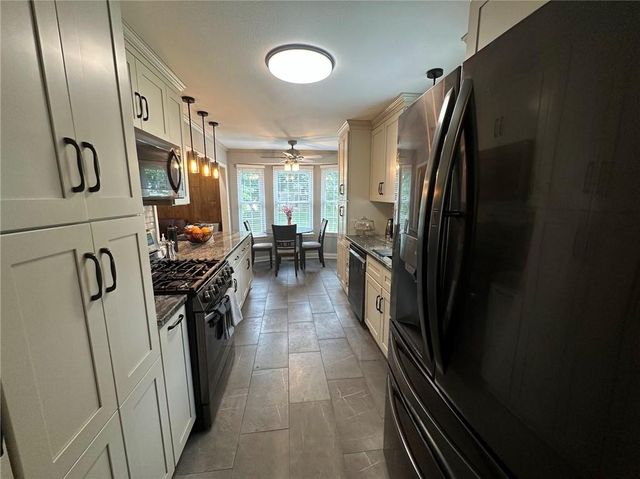 6440 Greenwood Street, Shawnee, KS 66216