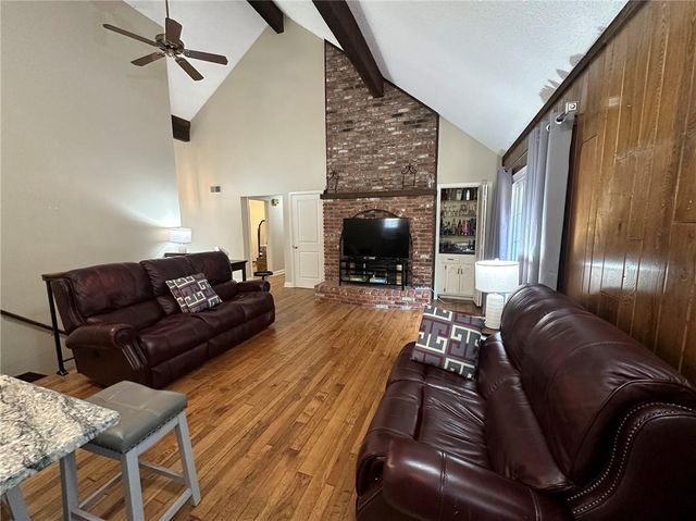 6440 Greenwood Street, Shawnee, KS 66216