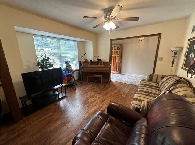6440 Greenwood Street, Shawnee, KS 66216