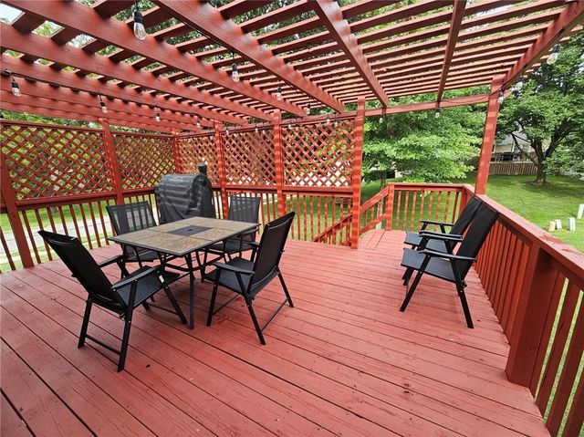 6440 Greenwood Street, Shawnee, KS 66216