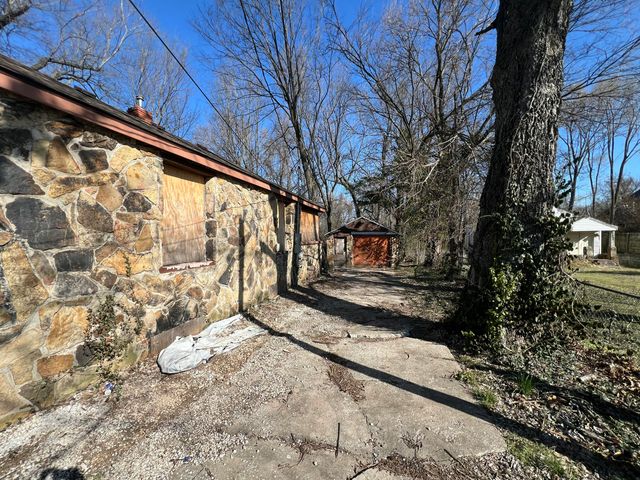 2545 E Cherry Street, Springfield, MO 65802