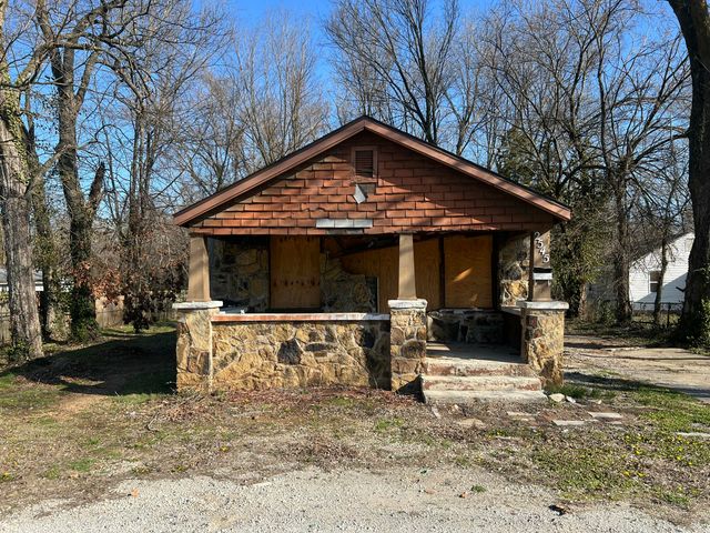 2545 E Cherry Street, Springfield, MO 65802