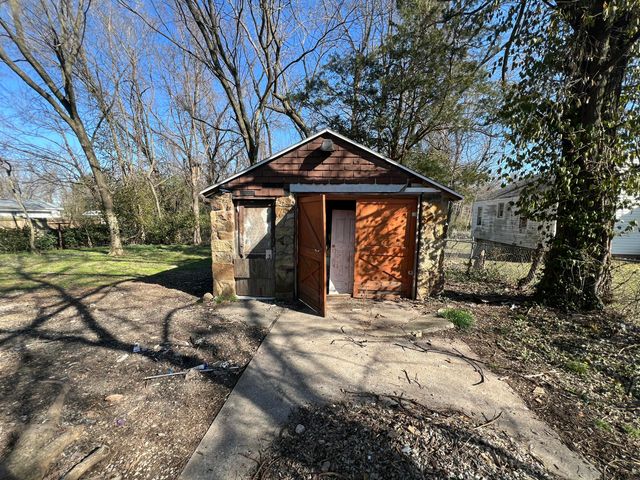 2545 E Cherry Street, Springfield, MO 65802